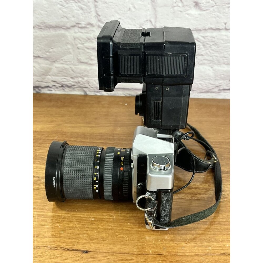 MINOLTA SRT 101 SLR 35mm Film Camera W/ Lens and Flash - Picture 13 of 16